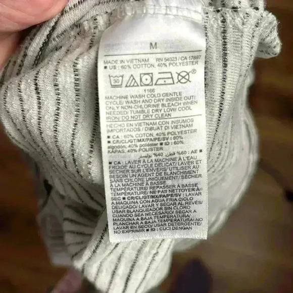 Old Navy Black and White Striped Crop Top - Picture 5 of 5